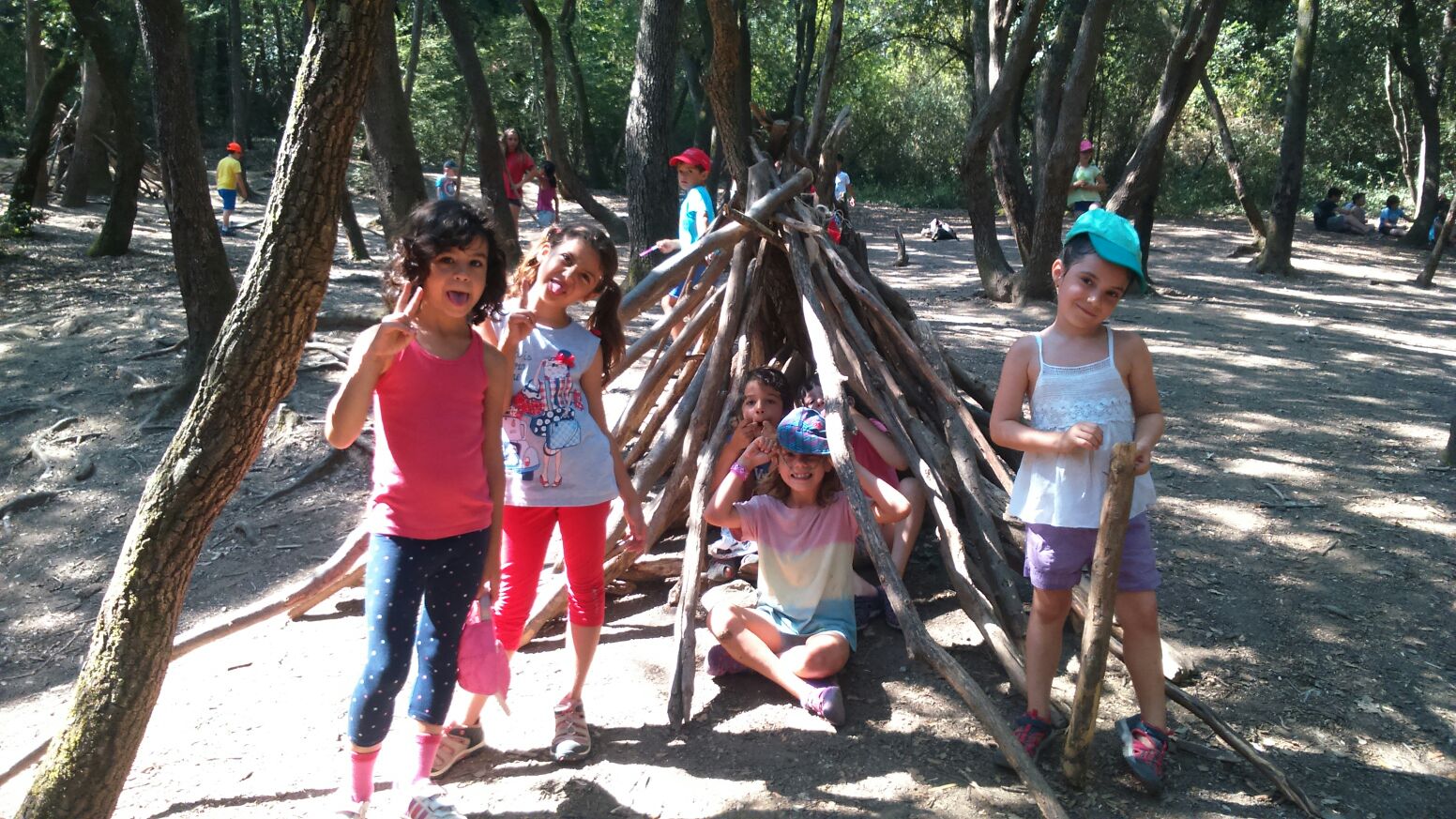 activitat_nen_cabanes
